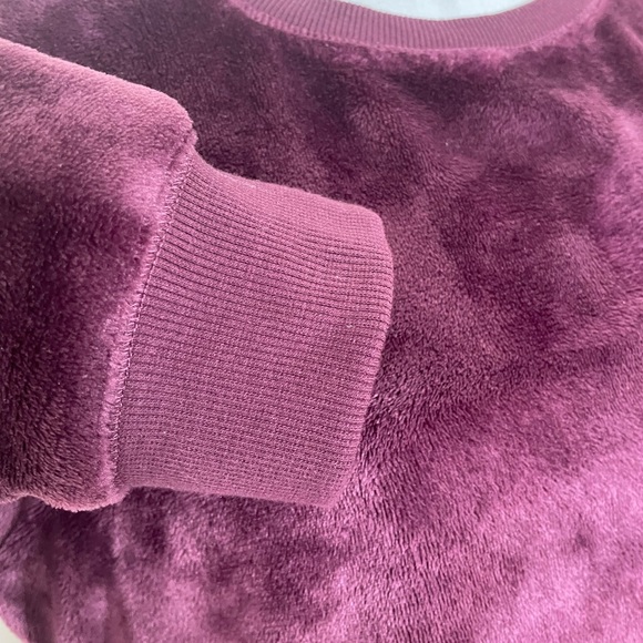 Gaiam pullover  faux fur feeling fabric wine colour sweatshirt size extra large - Picture 9 of 13